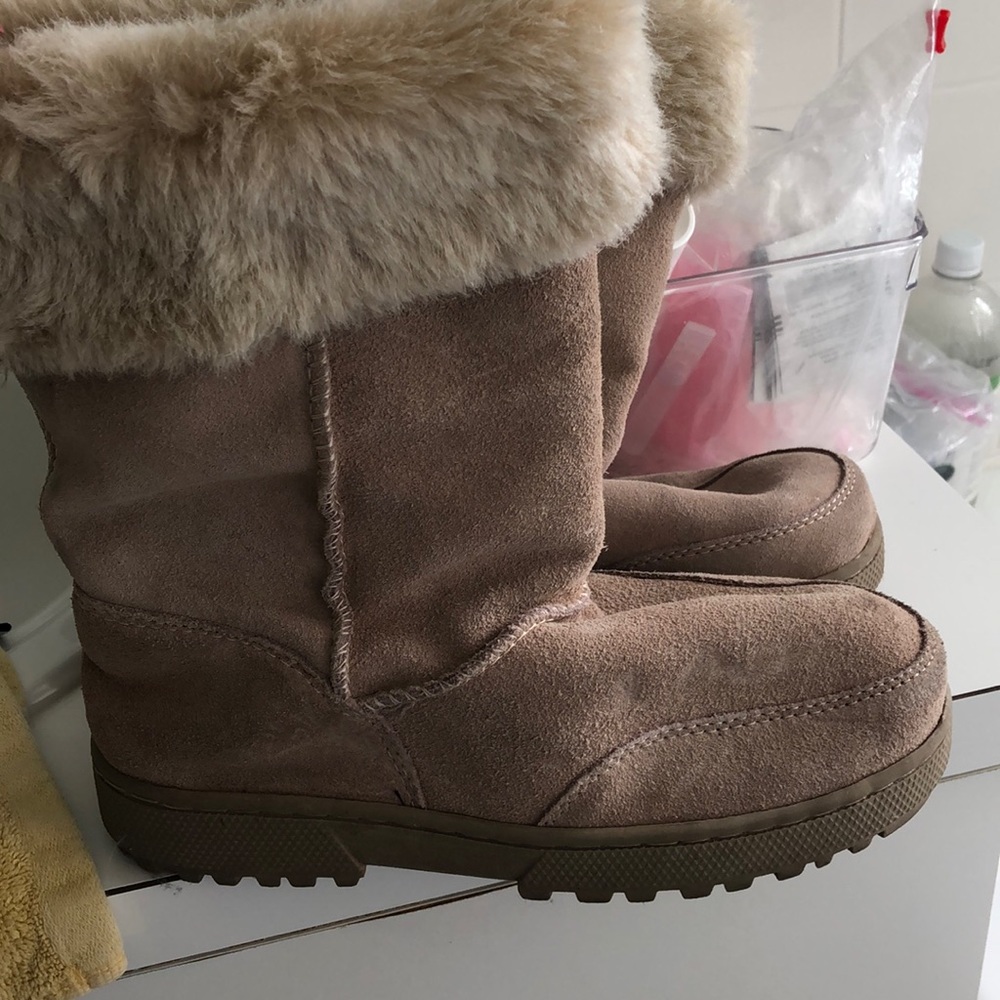 Rampage beige colored faux fur lining boots